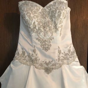 Beautiful wedding gown, never worn.